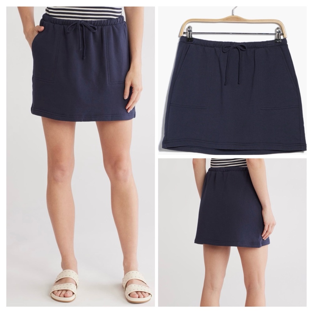 Splendid Navy Blue Skirt size Medium with pockets